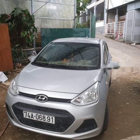 Cần bán Hyundai Grand i10 đời 2016, màu bạc, xe nhập