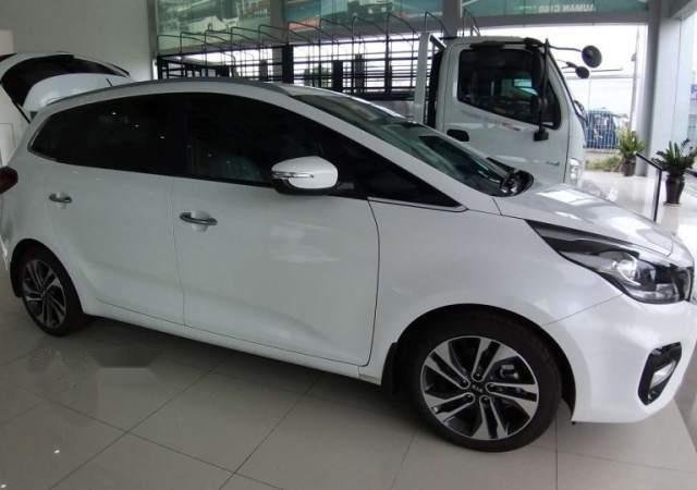 Bán Kia Rondo 2017, màu trắng, giá tốt