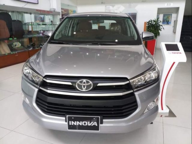 Bán Toyota Innova 2019, màu bạc, giá 731tr0