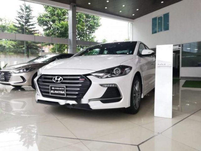 Bán Hyundai Elantra Sport năm 2018, màu trắng 0