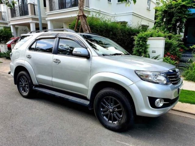 Bán Toyota Fortuner đời 2016, màu bạc, giá 860tr0