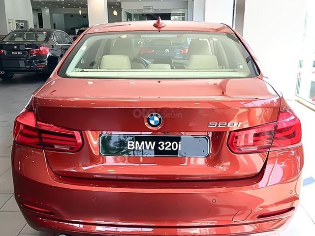 Bán BMW 3 Series 320i sản xuất 2019, màu đỏ, nhập khẩu nguyên chiếc0