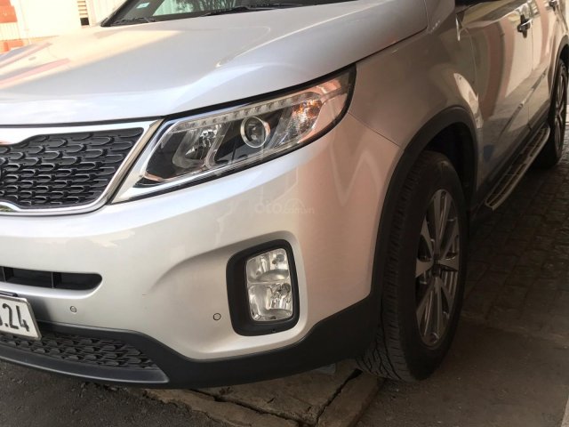 Cần bán Kia Sorento sx 2015, màu bạc, giá chỉ 620 triệu, xe ít đi còn rất mới