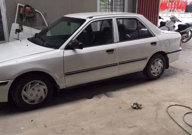 Bán gấp Mazda 323 1997, màu trắng, giá tốt0