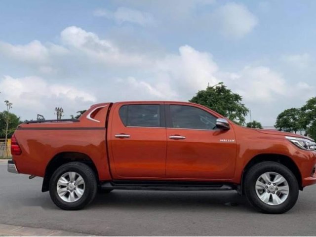 Bán xe Toyota Hilux G đời 2017, màu đỏ chính chủ0