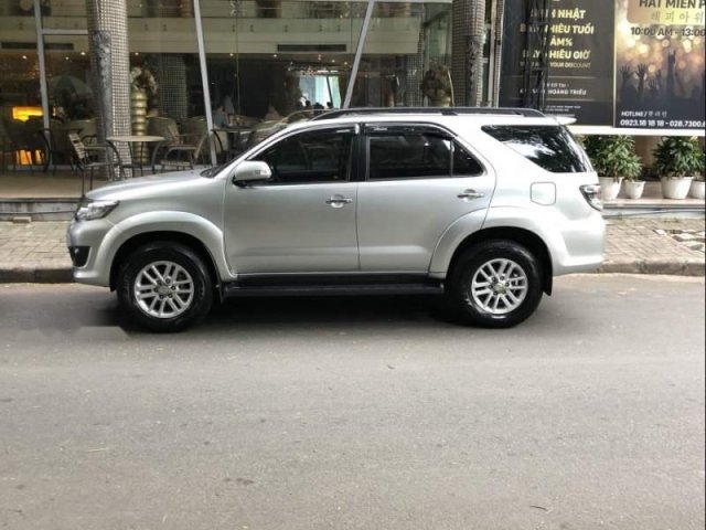 Bán Toyota Fortuner 2.7 4x4 sản xuất 2013, màu bạc như mới0