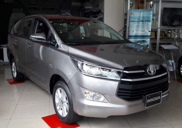 Bán Toyota Innova năm sản xuất 2019, màu bạc, giá tốt0