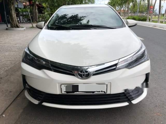 Bán Toyota Corolla altis 2.0AT sản xuất 2018, màu trắng, chính chủ