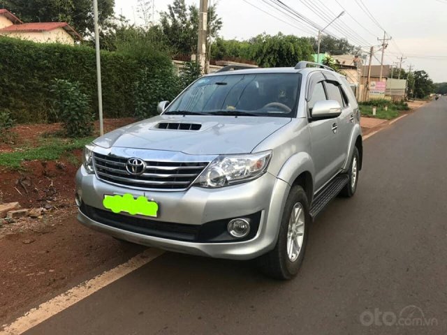 Bán em Fortuner 2013, số sàn, màu bạc máy dầu, chạy rất tiết kiệm0