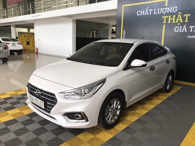 Bán Hyundai Accent 1.4AT màu trắng, số tự độn, g sản xuất 2018, bản tiêu chuẩn đi 16000km0