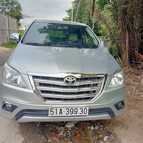 Cần bán gấp Toyota Innova 2012, màu bạc, giá tốt0