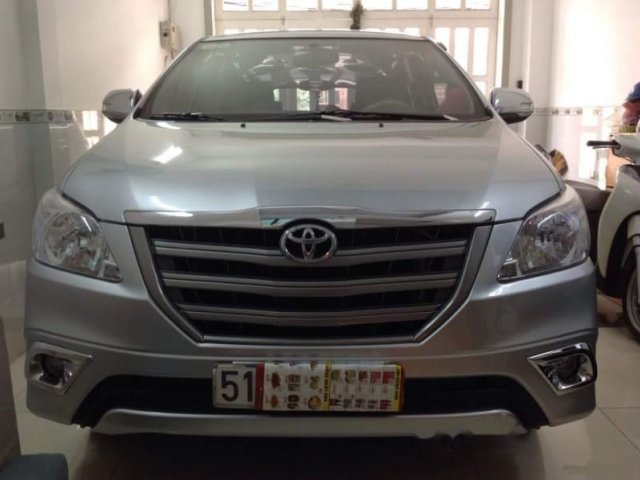 Bán Toyota Innova E sản xuất năm 2015, màu bạc, xe nhập chính chủ0