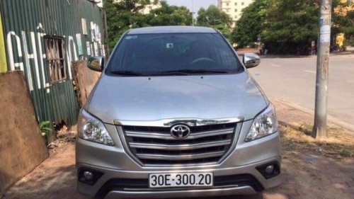 Cần bán lại xe Toyota Innova 2.0 MT sản xuất năm 2016, màu bạc, giá chỉ 545 triệu0