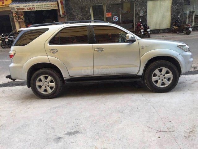 Bán xe Fortuner 2009 số tự động, máy xăng, màu bạc0