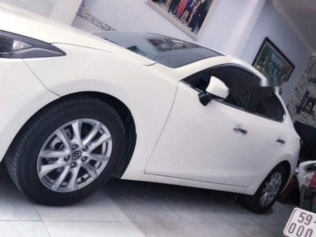 Bán Mazda 3 năm 2016, màu trắng xe gia đình0