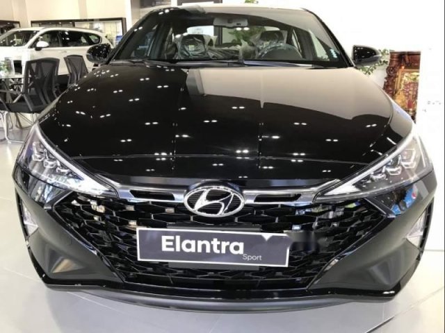 Cần bán Hyundai Elantra Sport đời 2019, màu đen0