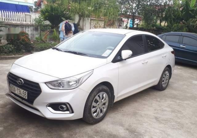 Bán Hyundai Accent năm 2018, màu trắng chính chủ0