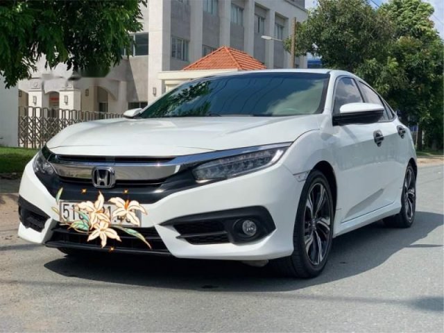 Cần bán xe Honda Civic đời 2017, màu trắng, nhập khẩu Thái số tự động, 799 triệu0