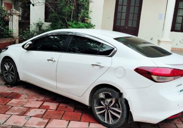 Cần bán xe Kia Cerato 2.0AT năm 2016, màu trắng, giá 577tr0