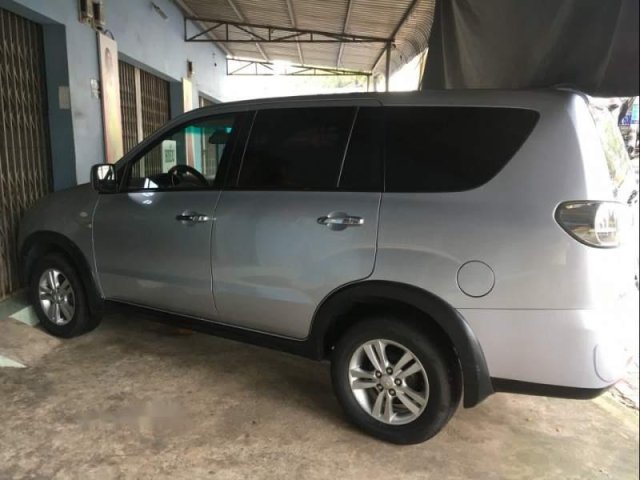 Bán Mitsubishi Zinger đời 2011, màu bạc xe gia đình