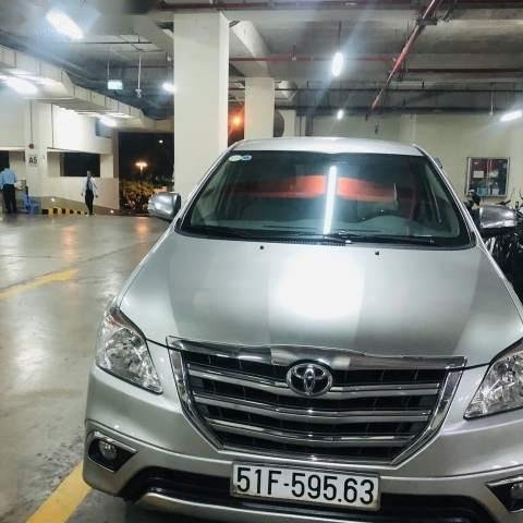 Bán xe Toyota Innova 2.0V sản xuất năm 2016, màu bạc như mới