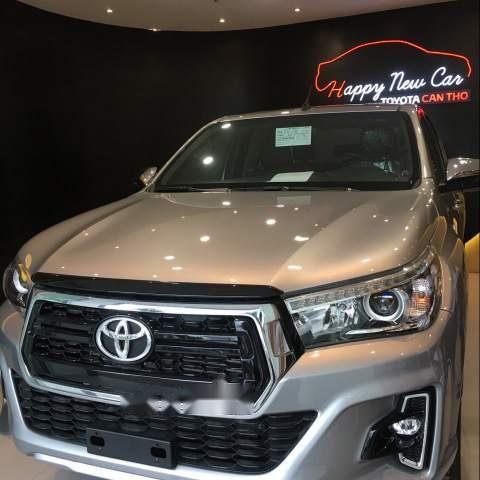 Cần bán xe Toyota Hilux E 4x2 AT năm sản xuất 2019, nhập khẩu nguyên chiếc0