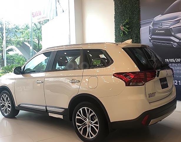 Cần bán Mitsubishi Outlander sản xuất năm 2019, mẫu Crossover phong cách với linh kiện lắp giáp từ Nhật Bản