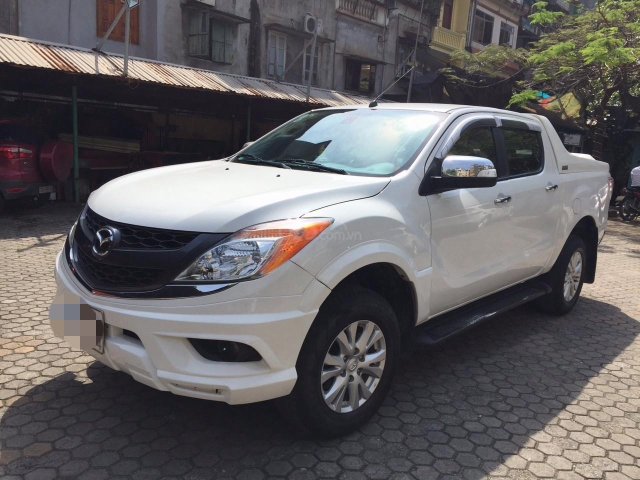 Bán Mazda BT 50 sản xuất năm 2015, màu trắng 0