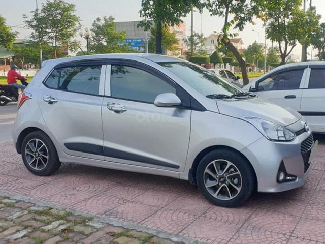 Bán Hyundai Grand I10 số sàn 1.2 màu bạc 2018, xe gia đình