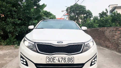 Bán lại xe Kia K5 2.0 AT năm sản xuất 2014, màu trắng, giá 738tr