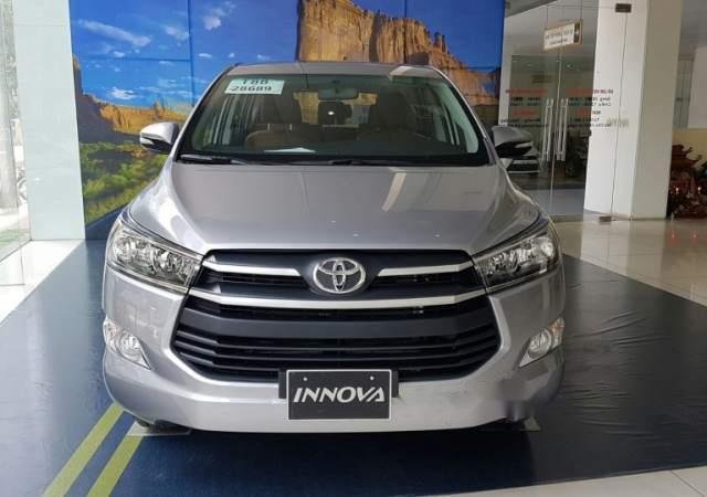 Bán ô tô Toyota Innova 2.0 E MT năm sản xuất 2019, màu bạc  