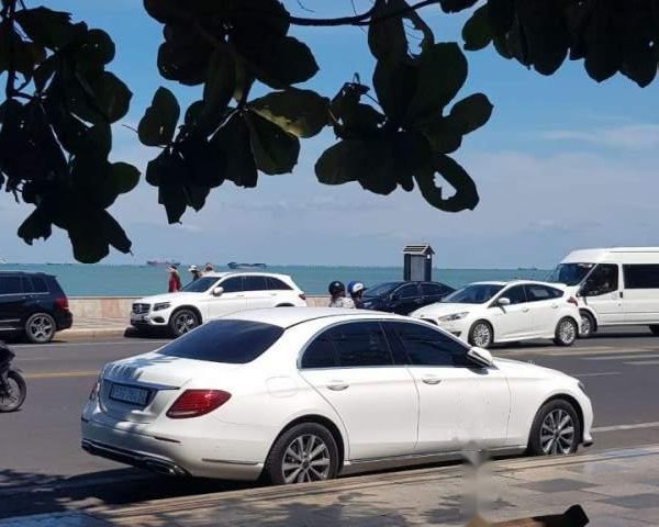 Bán Mercedes Benz E200 đời 2019, xe còn mới0