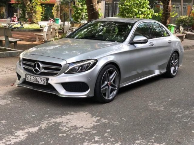 Bán xe Mercedes C300 AMG năm 2015, màu bạc, đang sử dụng rất kỹ không tai nạn không thủy kích