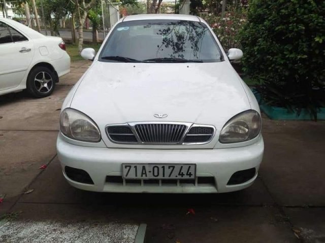 Bán Daewoo Lanos sản xuất năm 2002, màu trắng, giá chỉ 75 triệu