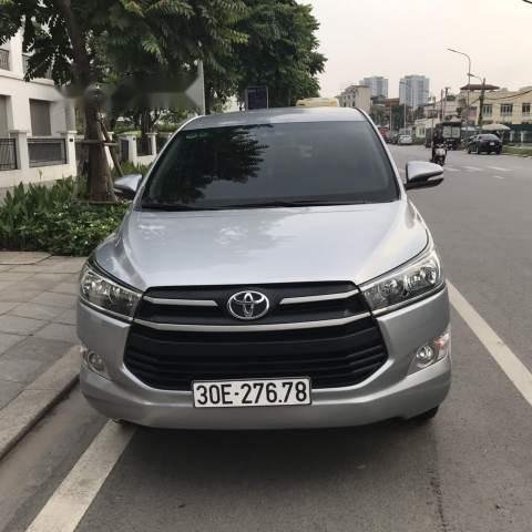 Bán Toyota Innova 2.0E màu xám titan màu thời trang đẹp 2017, số sàn, biển 30E 276.780