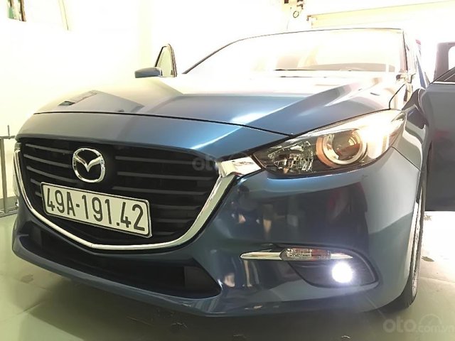 Cần bán gấp Mazda 3 1.5 AT 2018, màu xanh lam