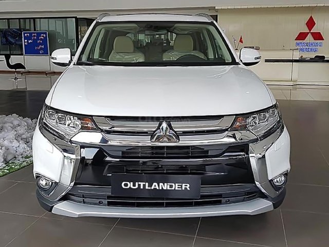 Bán ô tô Mitsubishi Outlander 2.0 CVT Premium 2019, màu trắng giá cạnh tranh0