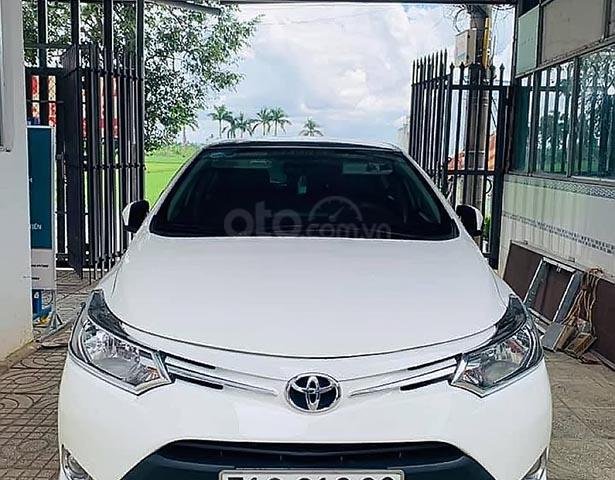 Bán xe Toyota Vios 1.5E 2017, màu trắng số sàn giá cạnh tranh