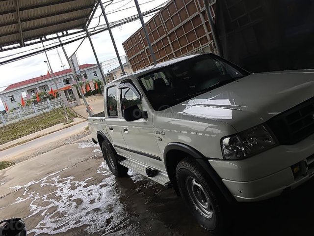 Cần bán xe Ford Ranger XLT 4x4 MT năm 2005, màu trắng0