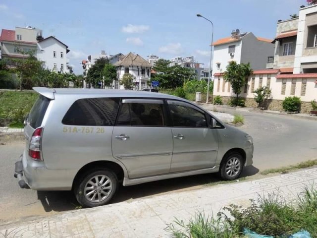 Cần bán xe Toyota Innova MT sản xuất 2013, giấy tờ đầy đủ, máy móc êm, hơi xước nhẹ