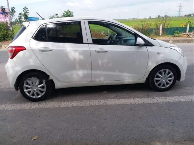 Cần bán gấp Hyundai Grand i10 1.0 MT năm sản xuất 2015, màu trắng, xe đẹp