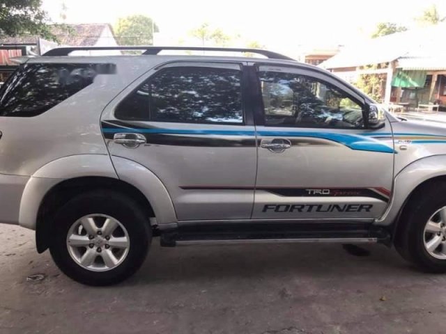 Cần bán lại xe Toyota Fortuner MT đời 2011, màu bạc, xe sạch đẹp