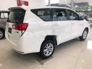 Cần bán xe Toyota Innova 2.0E năm sản xuất 2019, màu trắng, giá 771tr