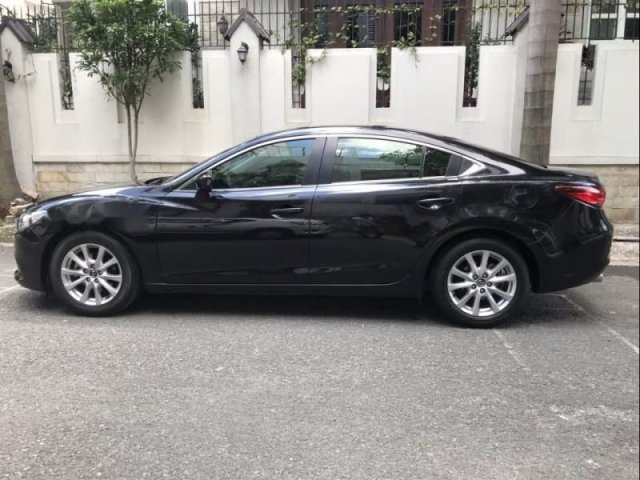 Cần bán Mazda 6 năm 2015, màu đen, đi đúng đồng hồ 35000 km