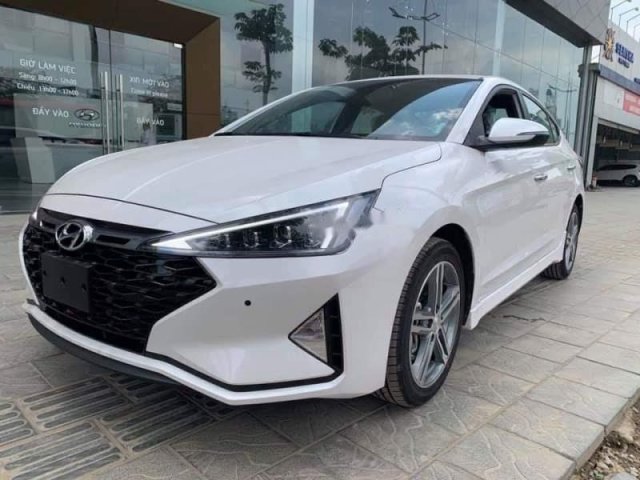 Cần bán Hyundai Elantra năm sản xuất 2019, màu trắng, giá cực ưu đãi