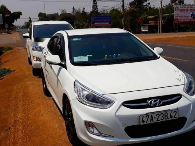 Cần bán Hyundai Accent Blue 1.4MT năm 2015, màu trắng, xe chưa đâm đụng0