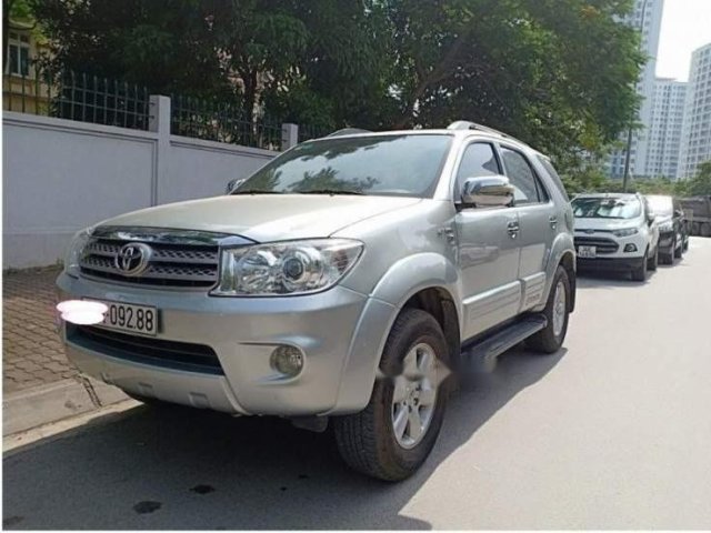 Bán ô tô Toyota Fortuner 2.7V AT chính chủ sử dụng từ năm 2010, giá thấp