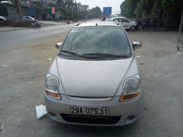 Cần bán xe Chevrolet Spark năm 2011, màu bạc, xe đẹp0