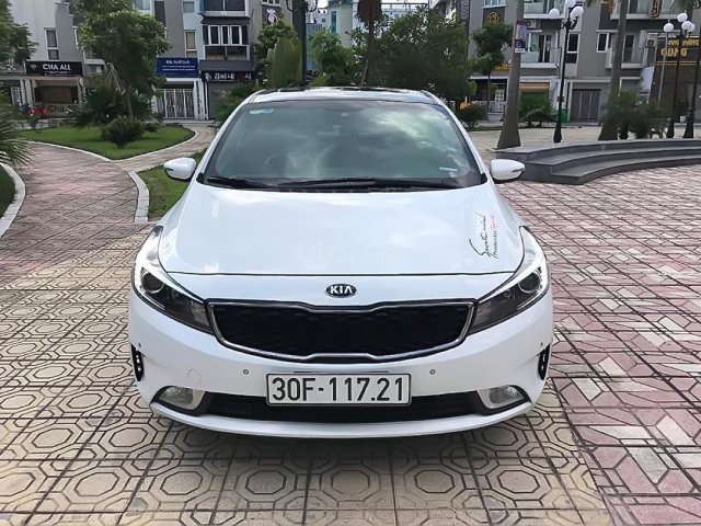 Bán xe Kia Cerato Signature 2.0 AT 2017, màu trắng chính chủ