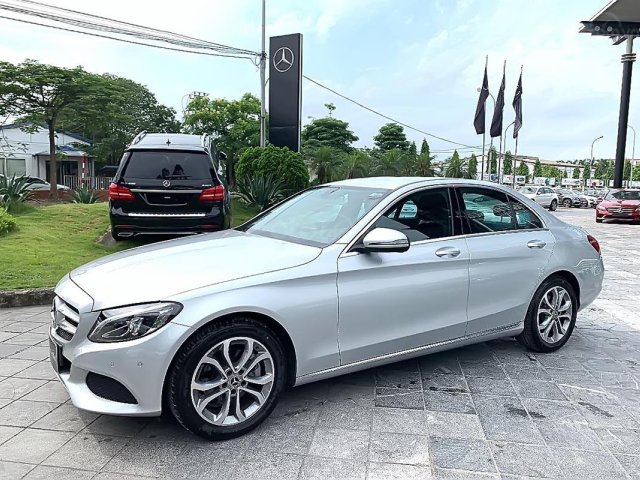 Bán xe Mercedes C200 đời 2017, màu bạc0